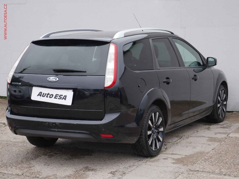 Ford Focus (2009) 1.6i, AC - fotka 6 z 17