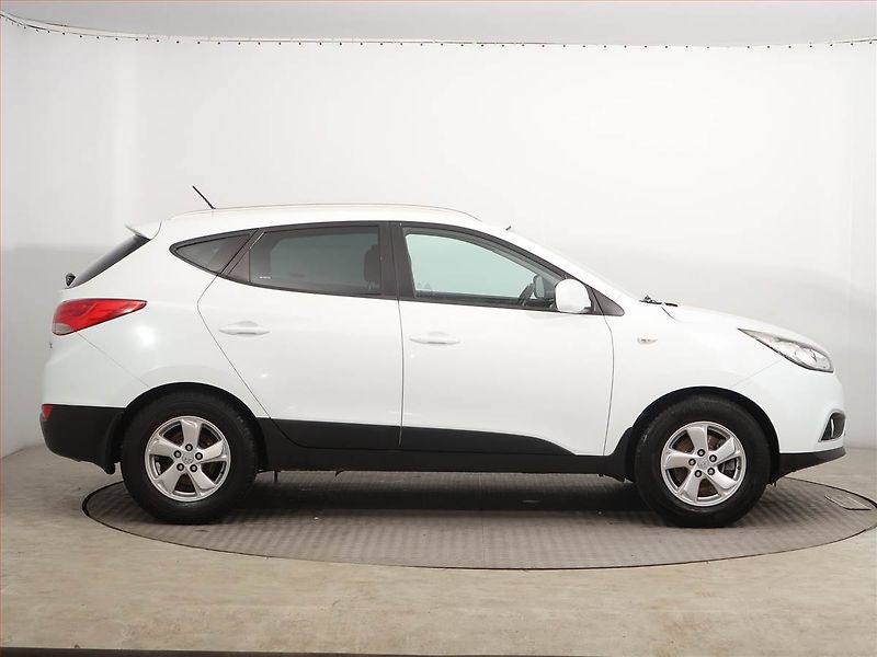 Hyundai ix35 (2010) 2.0 CVVT, 4X4, ČR,1.maj, Kůže - fotka 6 z 16
