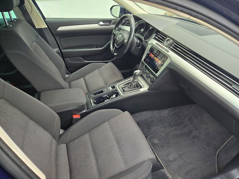 Volkswagen Passat (2018) 2.0 TDI DSG,Navi,Rozvody - fotka 24 z 29