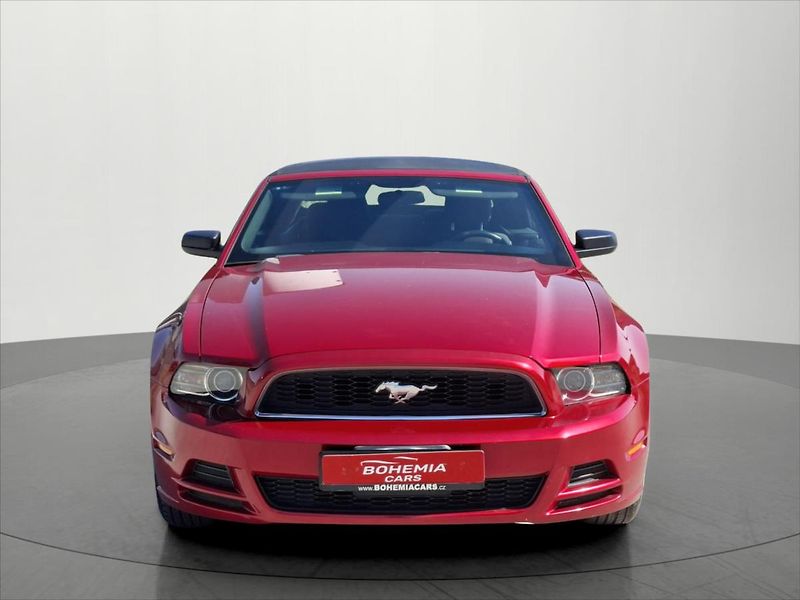 Ford Mustang 3,7 V6 227 Kw cabrio - fotka 4 z 21