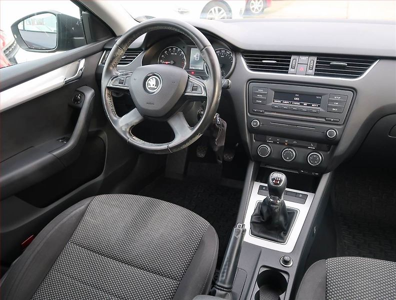 Škoda Octavia (2014) 1.6 TDI, 4X4, Tempomat - fotka 7 z 19
