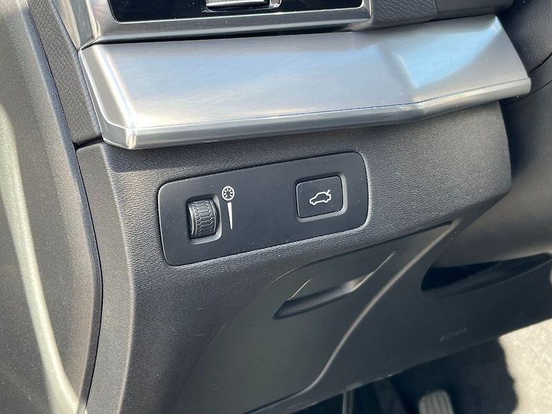 Volvo XC90 Momentum D5 AWD 173kW - fotka 11 z 32