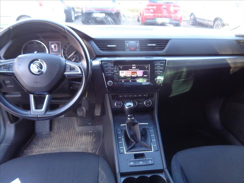 Škoda Superb 1,6 - fotka 8 z 8
