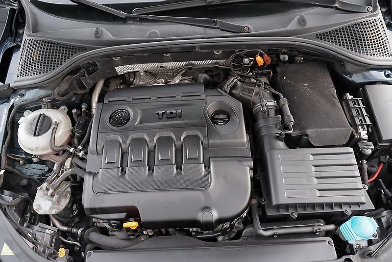 Škoda Octavia 2.0 TDi DSG ELEGANCE - fotka 24 z 24