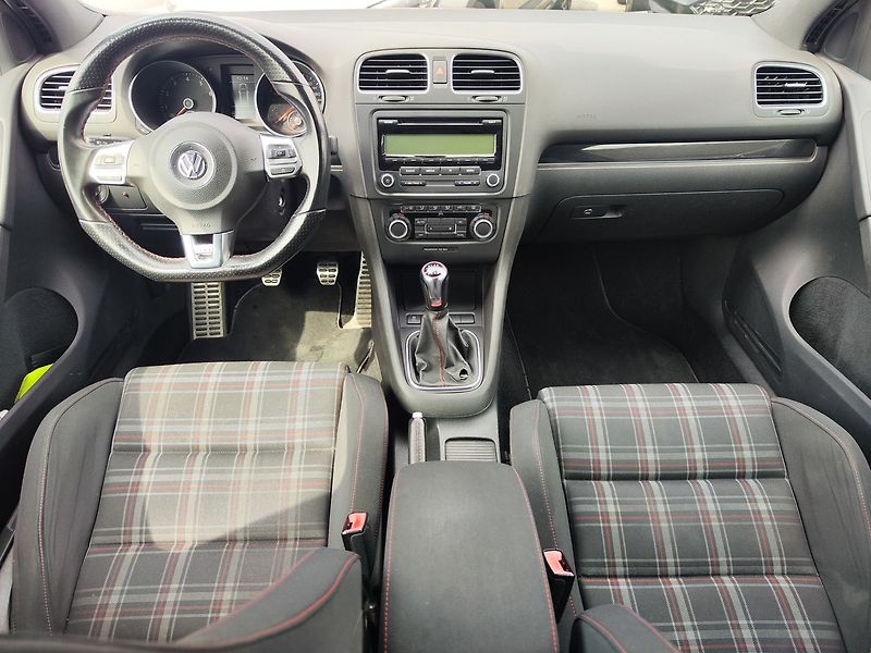 Volkswagen Golf 2.0 TSi/155kW GTI ČR 1.Maj. - fotka 12 z 27