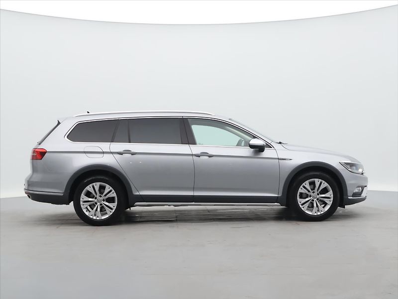 Volkswagen Passat Alltrack 2,0 TSI 162kW 4Motion - fotka 7 z 27