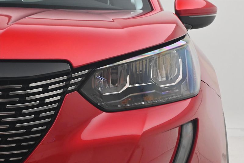 Peugeot 2008 1,2 96 kW PureTech EAT8 Záruka - fotka 28 z 30