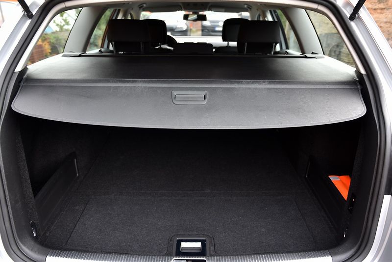 Volkswagen Passat 2.0 TDi CR COMFORTLINE, VÝHŘEV - fotka 43 z 50