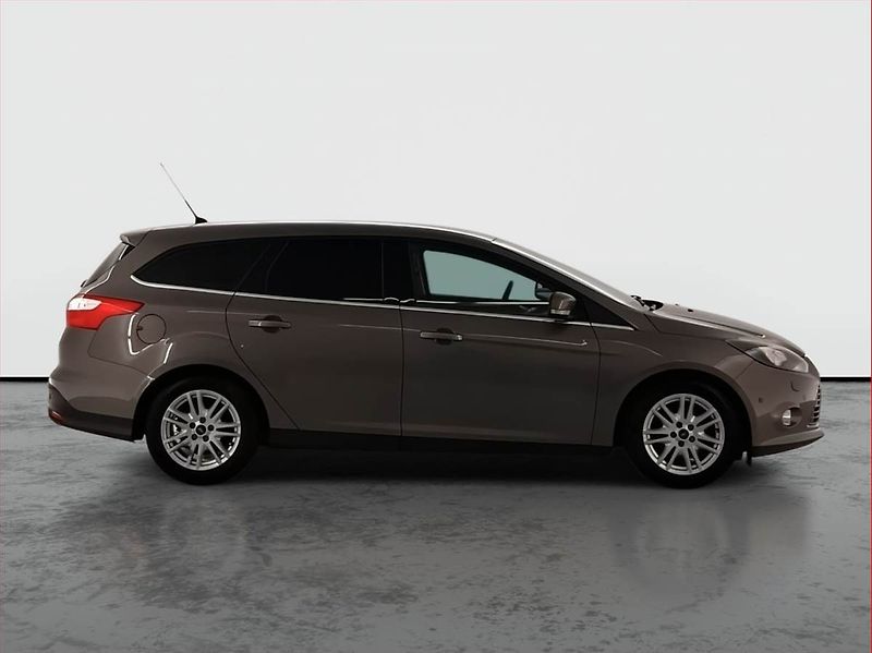 Ford Focus (2012) Titanium 2.0 TDCi, Serv.kniha - fotka 6 z 20