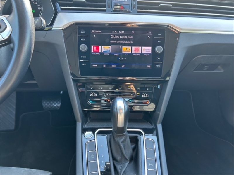 Volkswagen Passat 2,0 TDI Elegance DSG - fotka 10 z 11