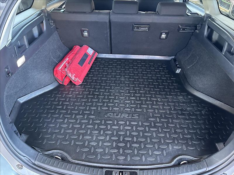 Toyota Auris 1,6 EXCLUSIVE TAŽNÉ - fotka 5 z 26