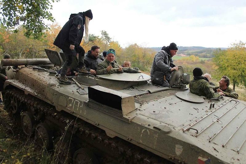 Setkání s názvem Kozinec, které se uskutečňuje dvakrát do roka, vždy na jaře a na podzim, je pro vyznavače vojenské historické techniky plné zážitků.