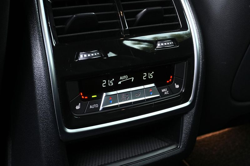 BMW X7 40d xDrive, Masáže, Skylounge - fotka 38 z 47