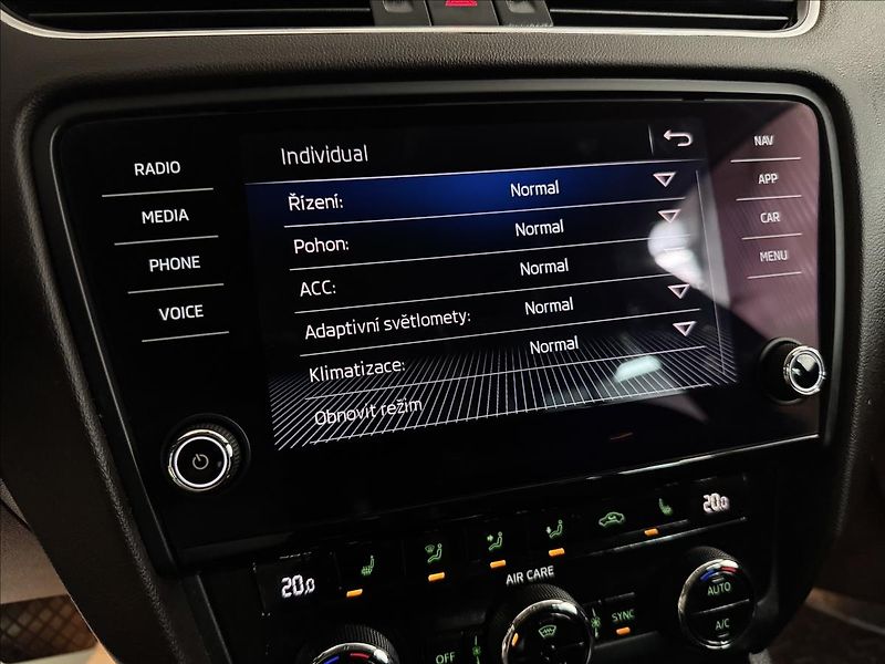 Škoda Octavia 2.0TDI 135kW 4x4 DSG L&K - fotka 26 z 44