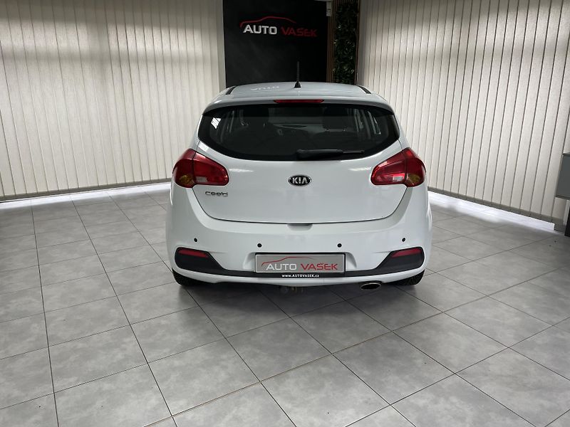 Kia Ceed 1.4 i ČR 1.MAJ.REZERVACE  - fotka 10 z 24