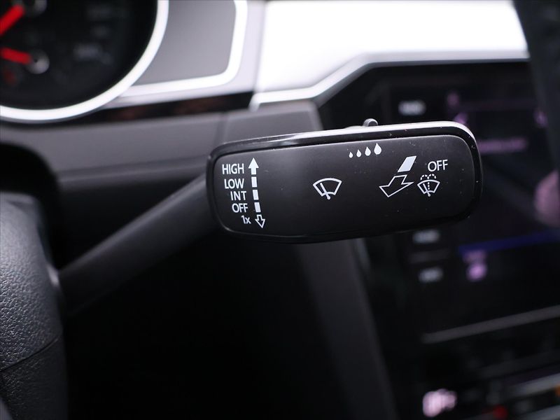Volkswagen Passat 1,5 TSI DSG Business CZ DPH - fotka 16 z 30