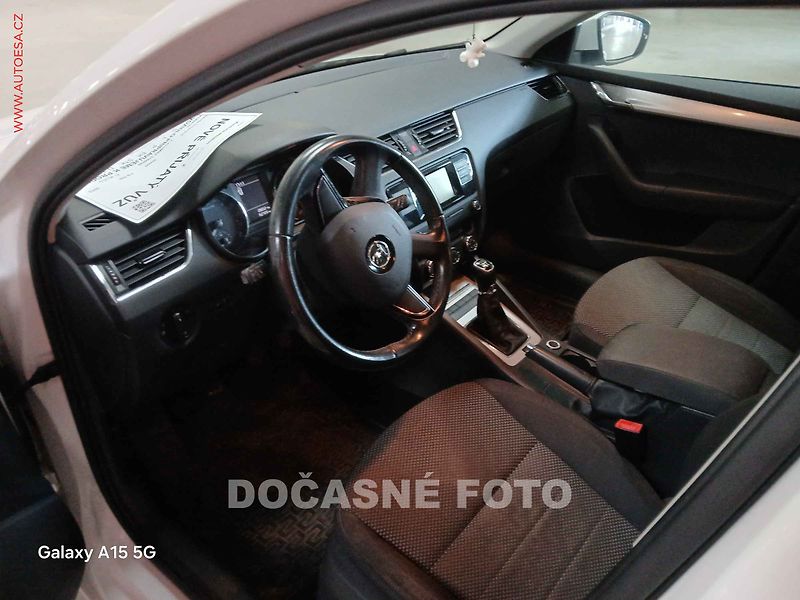 Škoda Octavia (2015) 1.6 TDI, ČR, AC, výhřev sed - fotka 3 z 3