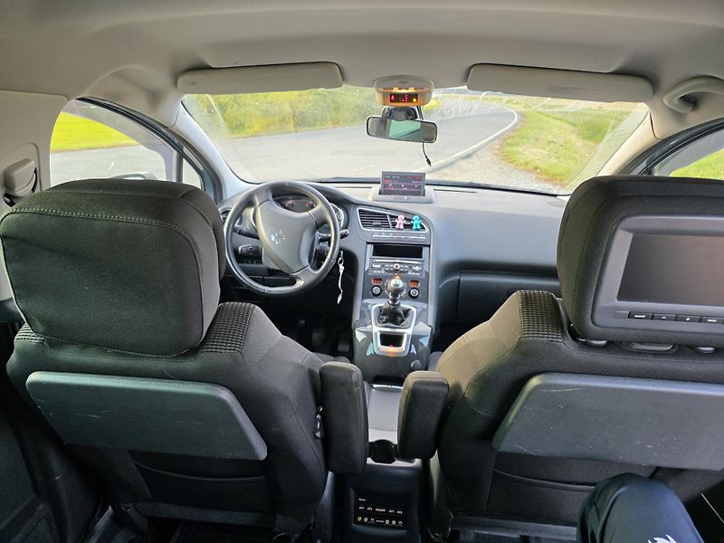 Peugeot 5008 (2011) HDI 2,0 110kw - fotka 6 z 6