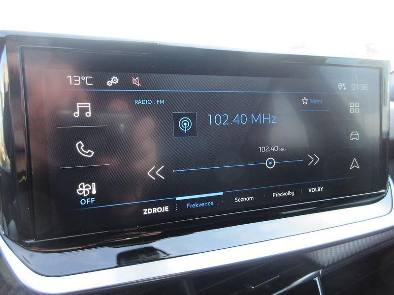 Peugeot 2008 STYLE PureTech 100 S&S MAN6 - fotka 23 z 36