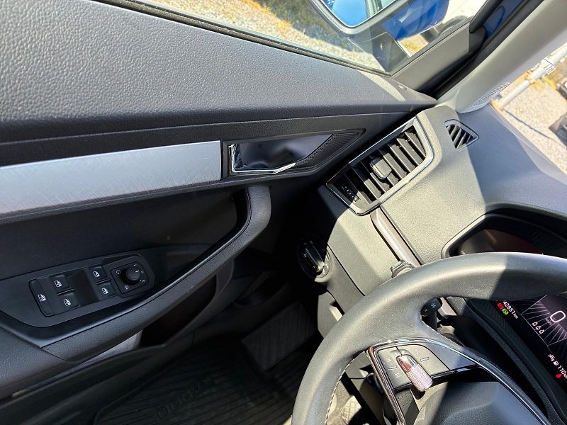 Škoda Karoq (2023) AMBITION 2.0TDI 110kW DSG 4x4 - fotka 11 z 11