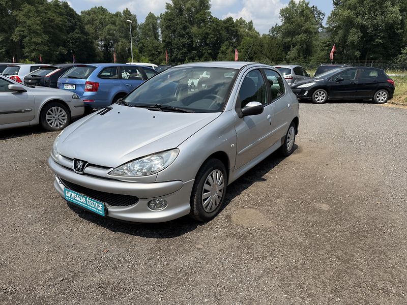 Peugeot 206 1.4i - fotka 3 z 21