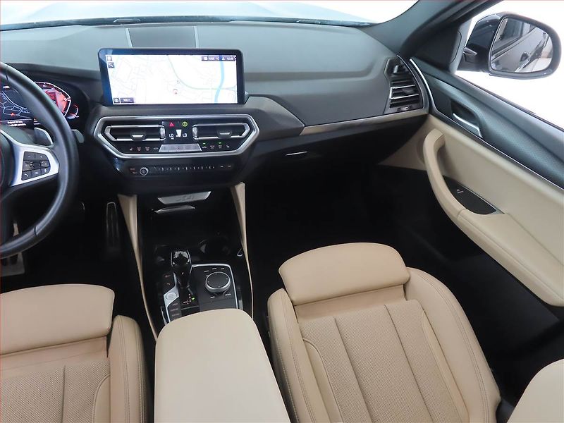BMW X4 (2023) xDrive20i - fotka 8 z 14