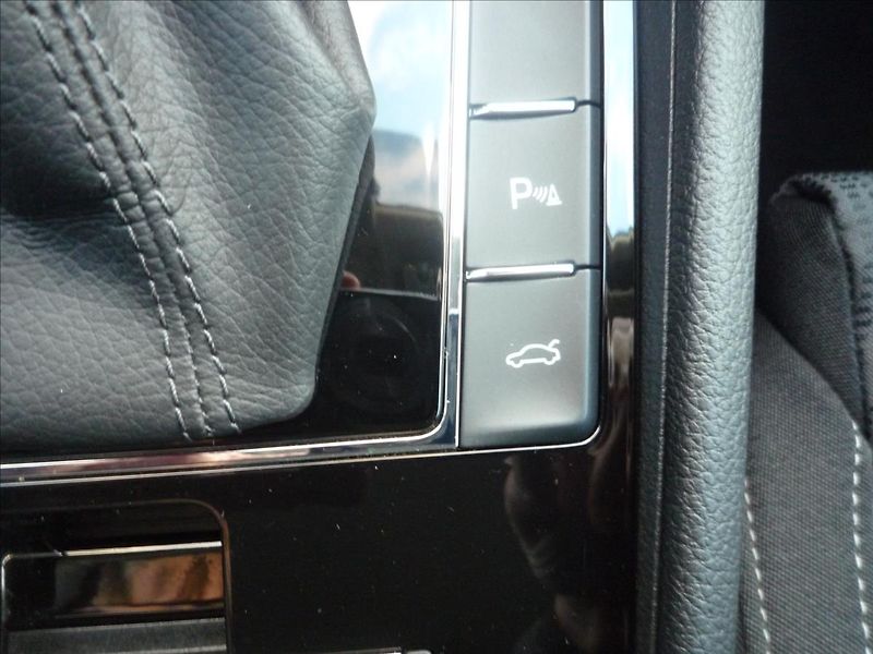 Škoda Superb 2,0 TDi 110kW,DSG,Nav,ACC,Výhř - fotka 13 z 38