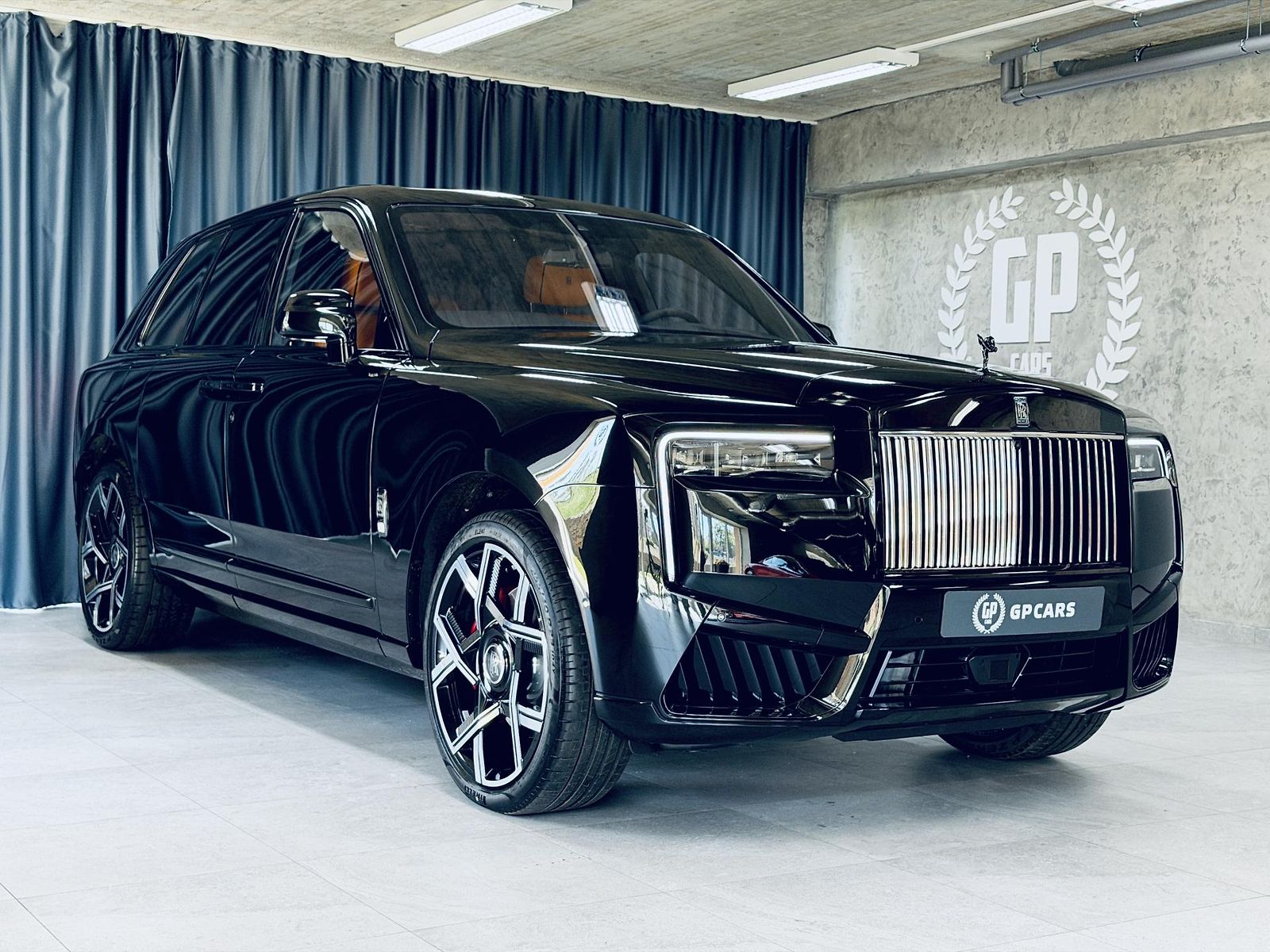 Rolls-Royce Cullinan Black B SHOOTING STARS BESPOKE