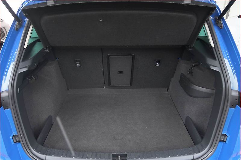 Škoda Karoq (2023) 2.0 TDI, Navi, Tempomat - fotka 14 z 15