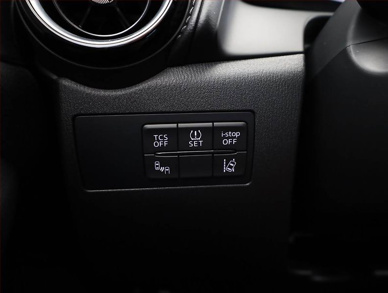 Mazda CX-3 (2016) 2.0 Skyactiv-G, 4X4, Automat - fotka 19 z 21