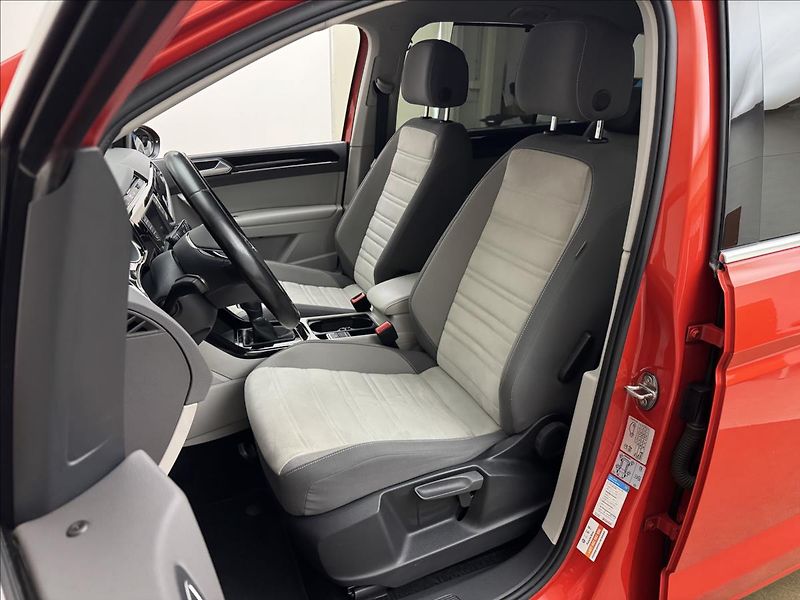 Volkswagen Touran 1,4 TSi 110kW DSG ACC 5MÍST CZ - fotka 33 z 44
