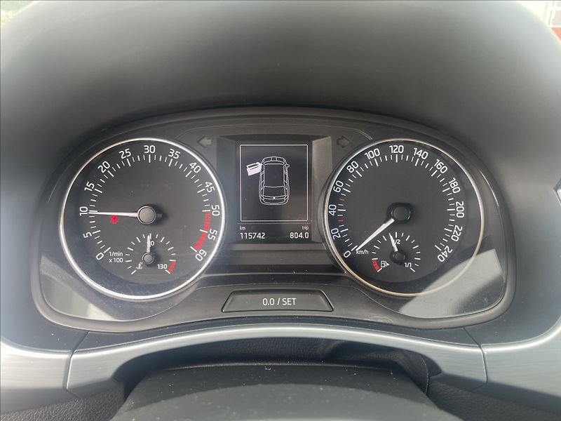 Škoda Fabia 1,4 TDi 66kw Klima FrontAssist - fotka 16 z 32