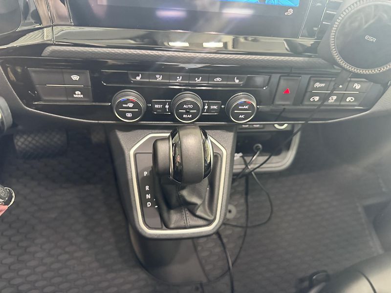 Volkswagen Multivan 2,0TDI DSG 4Motion Highline - fotka 30 z 37