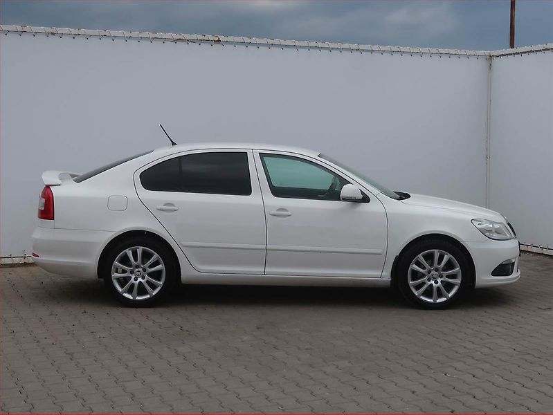 Škoda Octavia (2011) Ambition 1.4 TSI, Serv.kniha - fotka 6 z 13