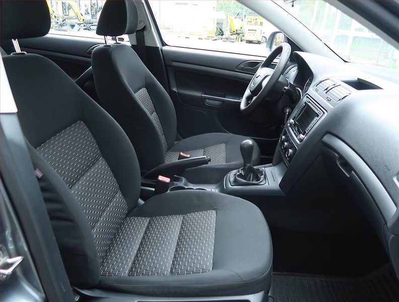 Škoda Octavia (2012) 1.6 TDI, Serv.kniha, po STK - fotka 9 z 15