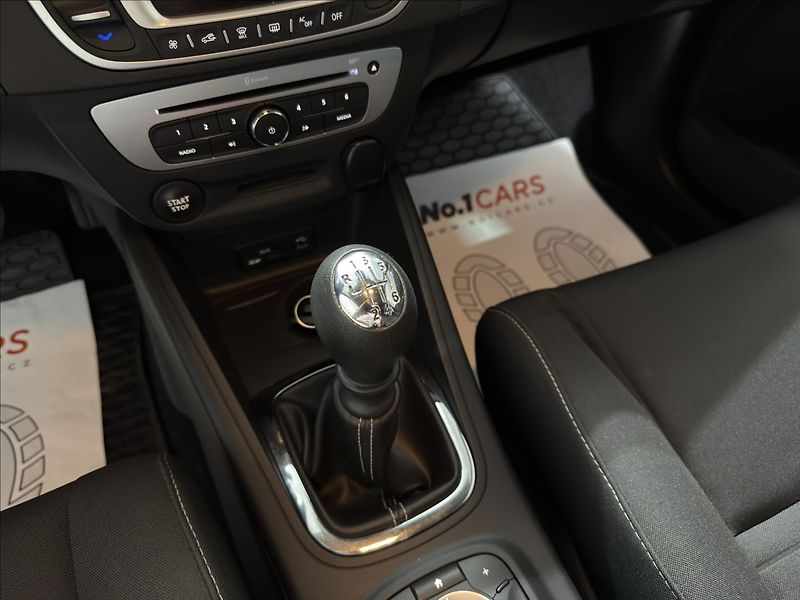 Renault Mégane 1,6   i LIMITED NAVI VÝHŘEV - fotka 16 z 28