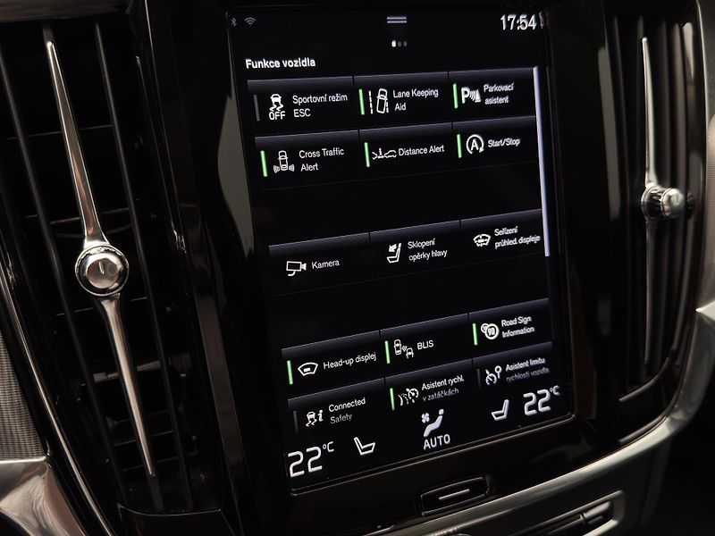 Volvo V90 CC D4 AWD MOMENTUM PRO  - fotka 36 z 47