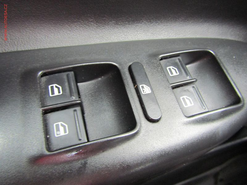 Škoda Octavia (2010) 1.6 TDi, Xenon, autoAC - fotka 16 z 20