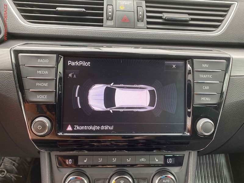 Škoda Superb (2016) 2.0 TDI 4x4, ČR, Style, DSG - fotka 18 z 19