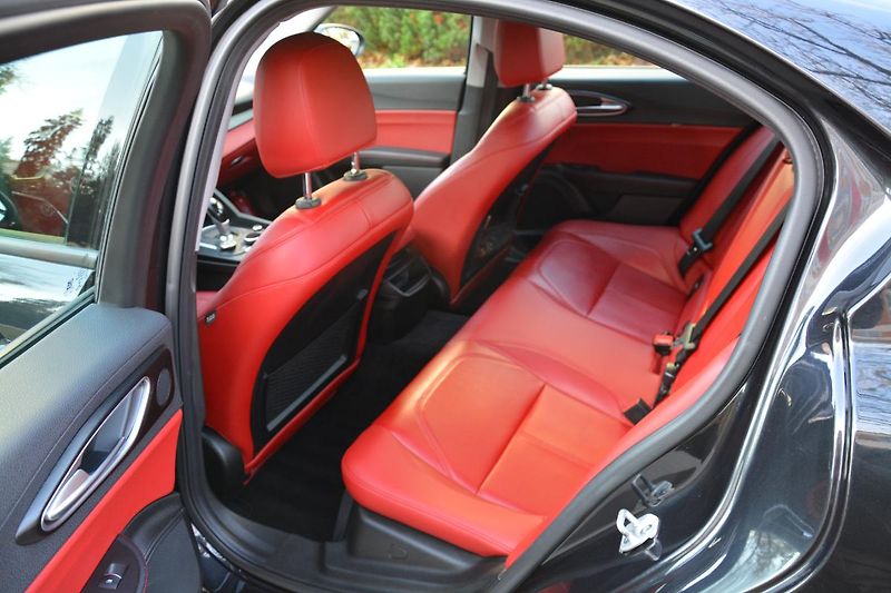 Alfa Romeo Giulia (2018) 2.2 jTDm Super Business plus A - fotka 8 z 20