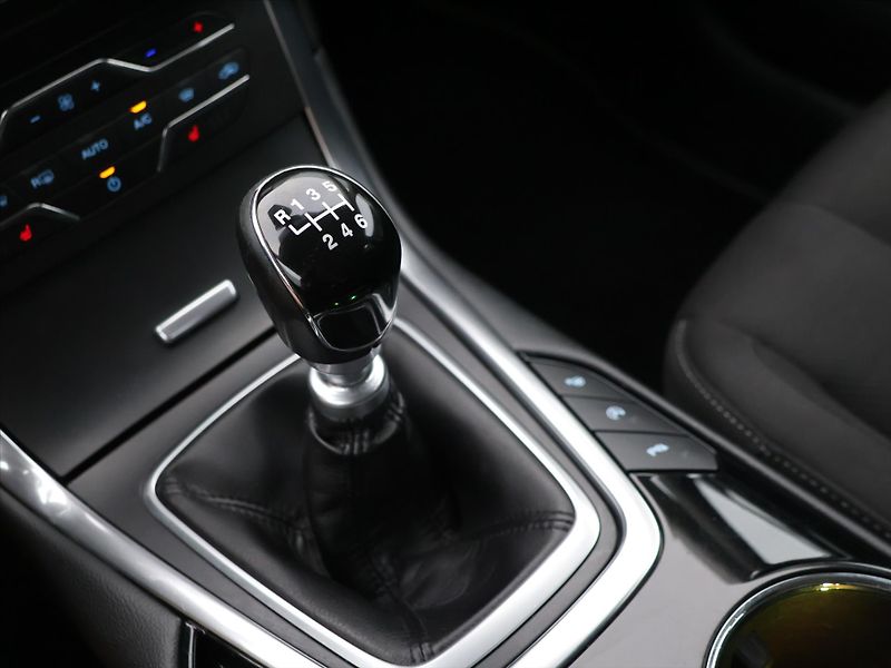 Ford S-MAX 2,0 TDCI 132kW Titanium - fotka 25 z 34