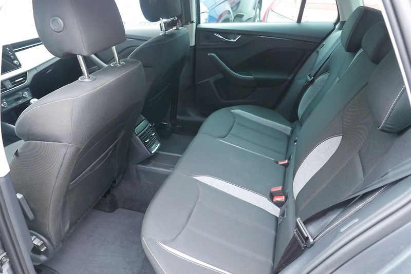 Škoda Kamiq (2025) 1.0 TSI 85 kW M6° Selection - fotka 15 z 30