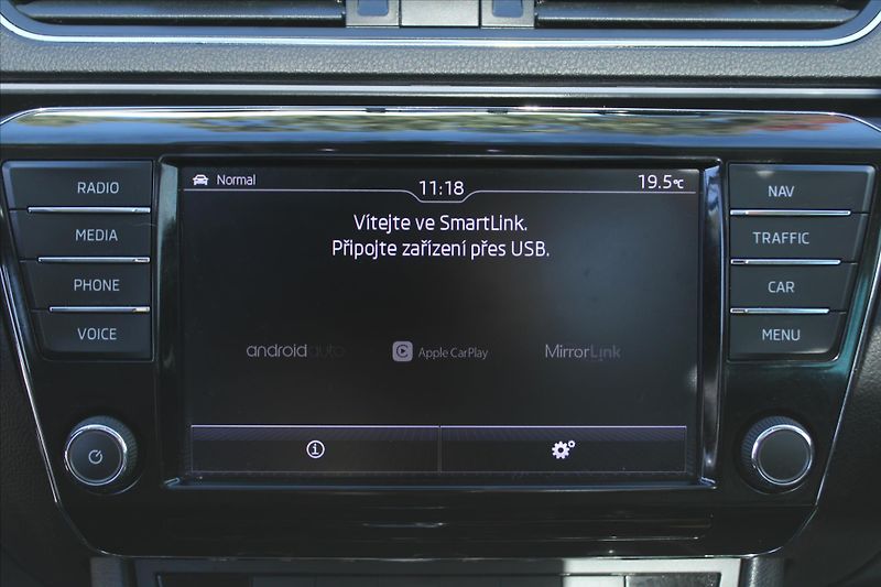 Škoda Superb 2.0TDI 140kW DSG L&K ČR - fotka 21 z 33