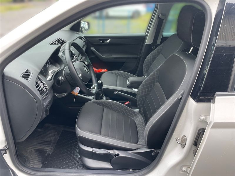 Škoda Fabia 1,0 TSI 70 Ambition - fotka 7 z 11