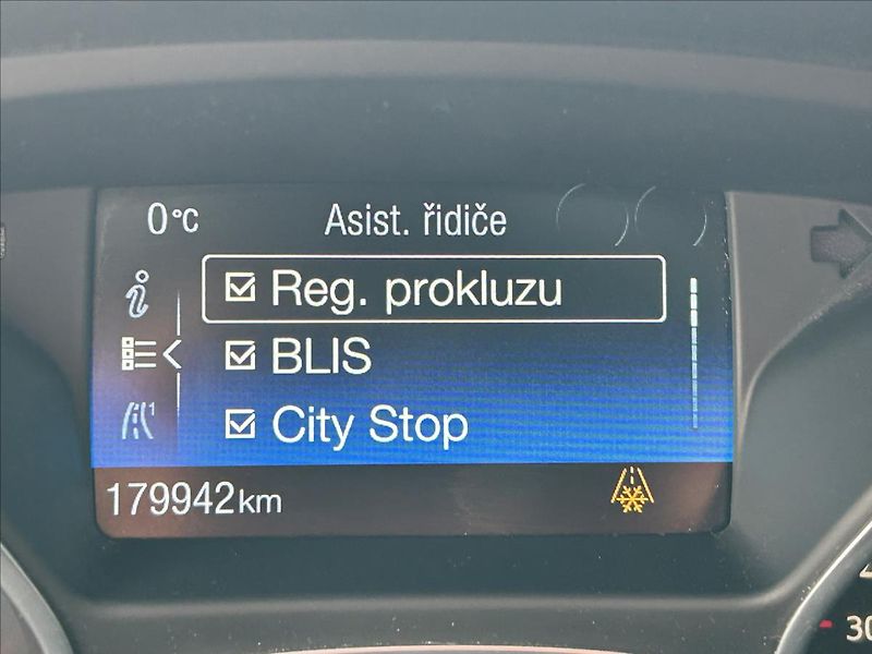 Ford Focus 1,5 TDCi 88kW,Xenon,Navi,Výhře - fotka 22 z 38