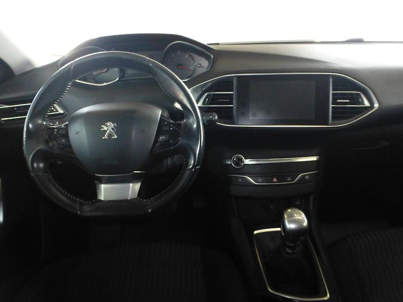 Peugeot 308 (2016) 1,6HDI*NAVIGACE**PARKS**TAŽNÉ - fotka 17 z 26