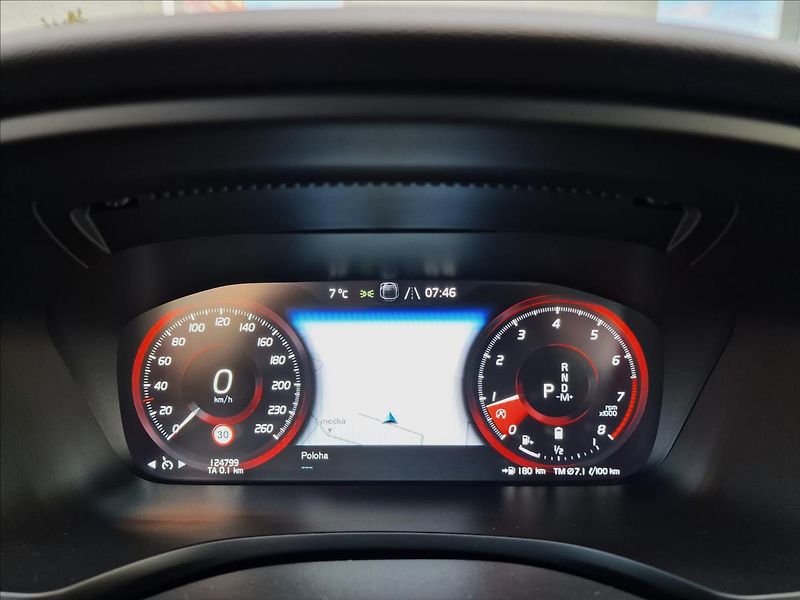 Volvo V60 B4 FWD Momentum Pro,ČR,1.Maj. - fotka 23 z 50