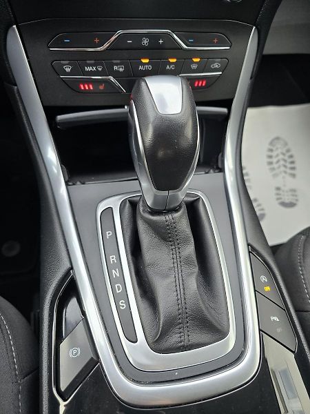 Ford S-MAX TITANIUM 2.0 132kW LED + NAVI - fotka 14 z 42