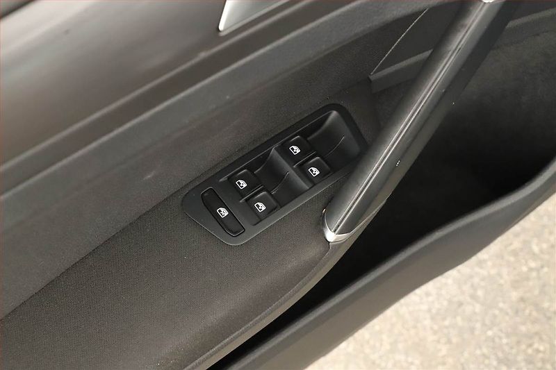 Volkswagen Golf (2018) 1.4 TSI, Tempomat - fotka 17 z 17