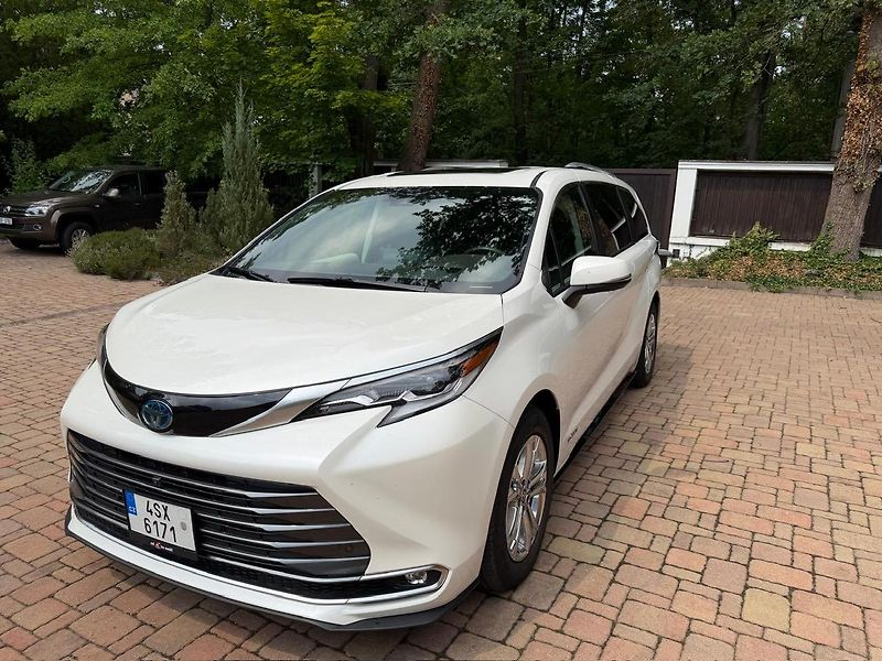Toyota Sienna (2021) Platinum AWD - fotka 3 z 15